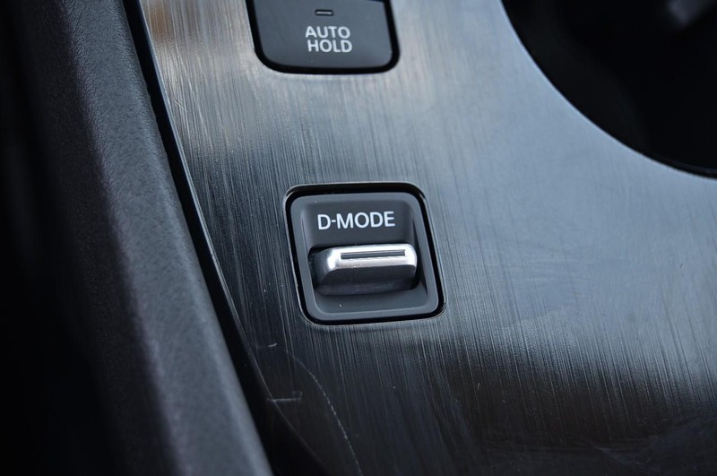 Nissan Rogue Vehicle Image 17