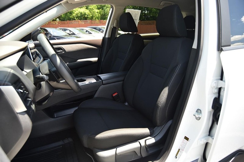 Nissan Rogue Vehicle Image 19