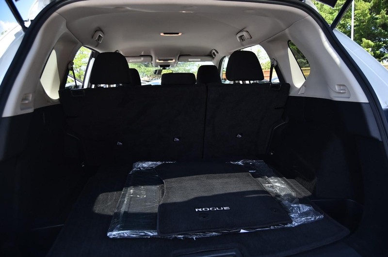 Nissan Rogue Vehicle Image 23
