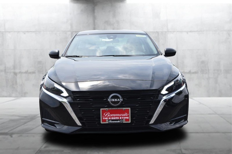 Nissan Altima Vehicle Image 04