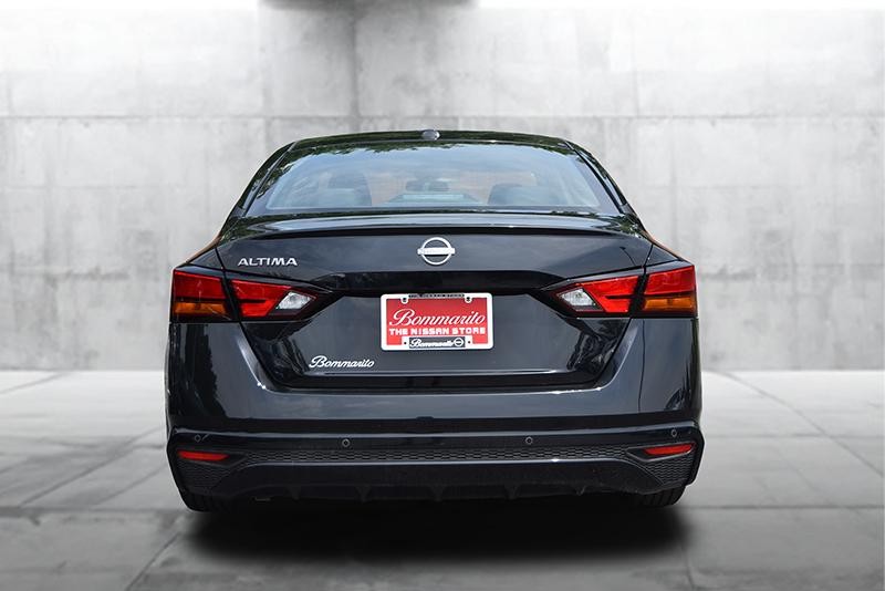 Nissan Altima Vehicle Image 06