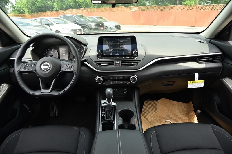 Nissan Altima Vehicle Image 08