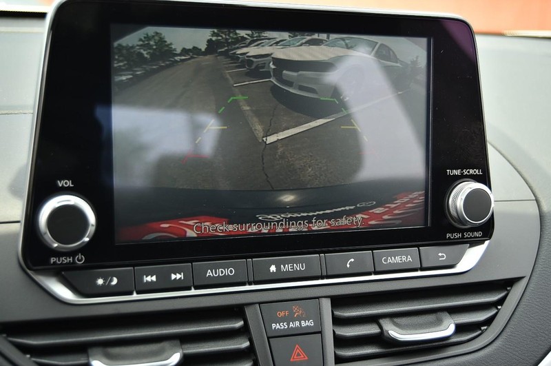 Nissan Altima Vehicle Image 13