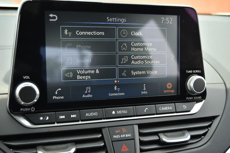 Nissan Altima Vehicle Image 14