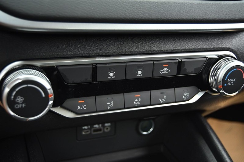Nissan Altima Vehicle Image 15