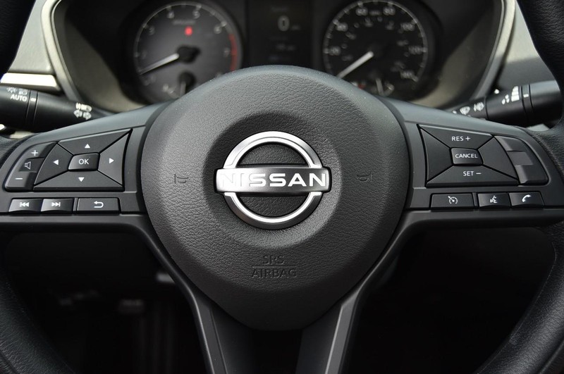 Nissan Altima Vehicle Image 18