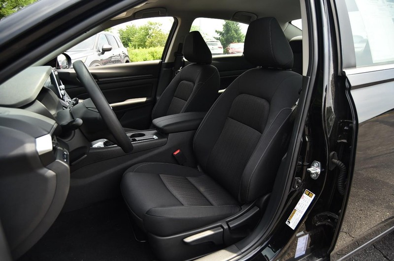 Nissan Altima Vehicle Image 19