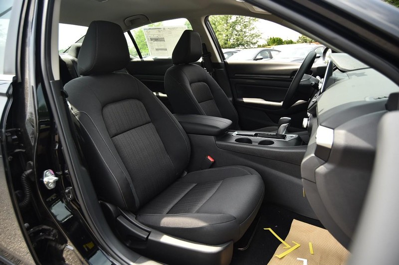 Nissan Altima Vehicle Image 20