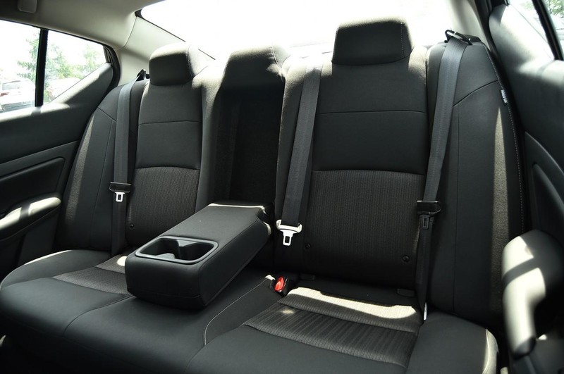 Nissan Altima Vehicle Image 21