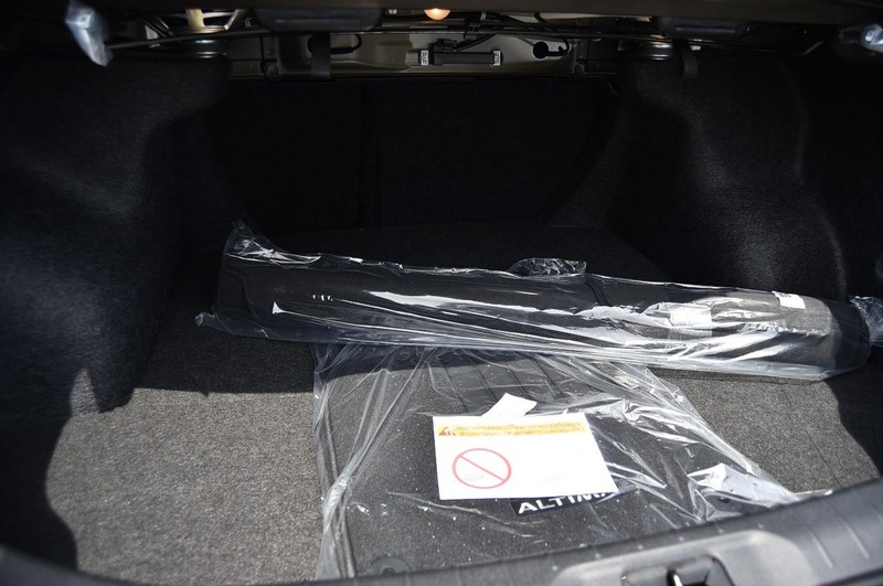 Nissan Altima Vehicle Image 22