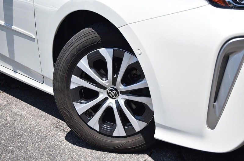 Toyota Prius Vehicle Image 03