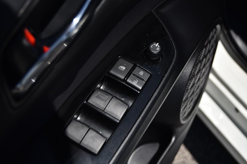 Toyota Prius Vehicle Image 09