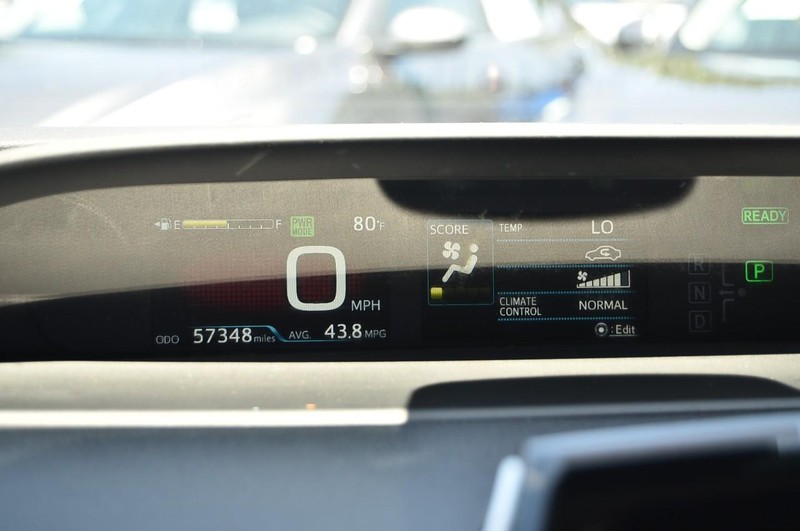 Toyota Prius Vehicle Image 12