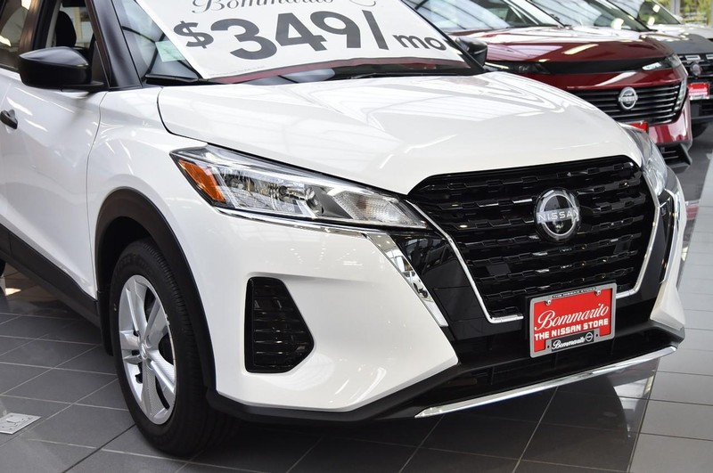 Nissan Kicks Play Vehicle Image 02