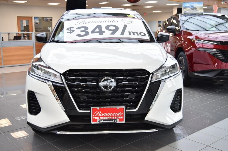 Nissan Kicks Play Vehicle Image 04