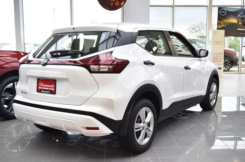 Nissan Kicks Play Vehicle Image 05