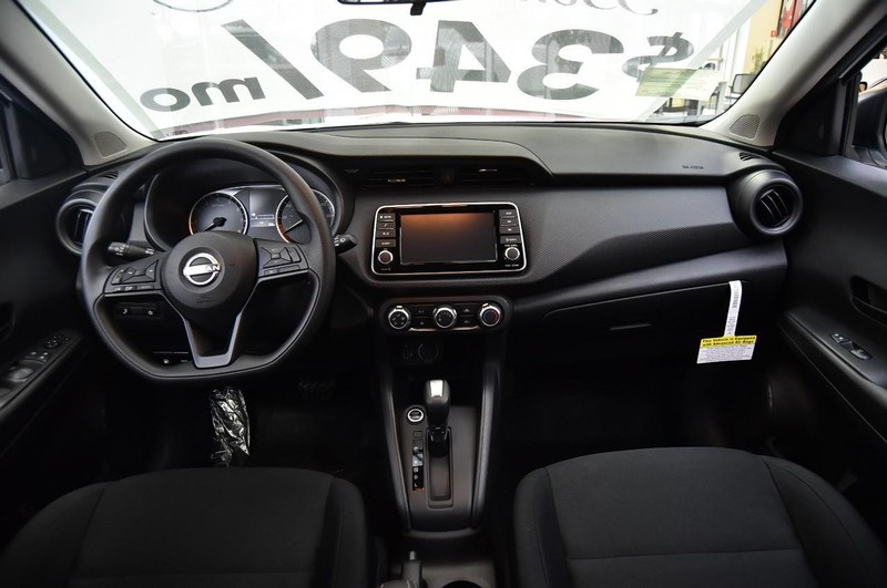 Nissan Kicks Play Vehicle Image 09