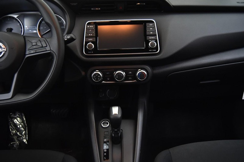 Nissan Kicks Play Vehicle Image 10