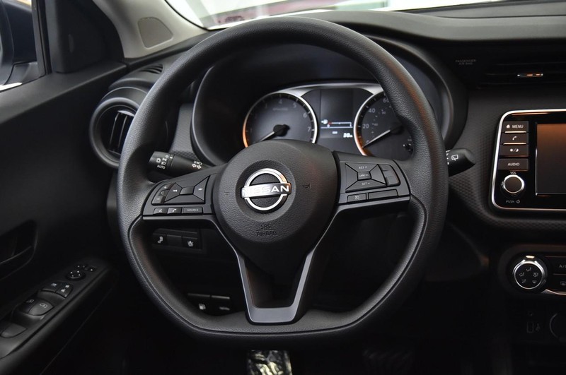 Nissan Kicks Play Vehicle Image 11