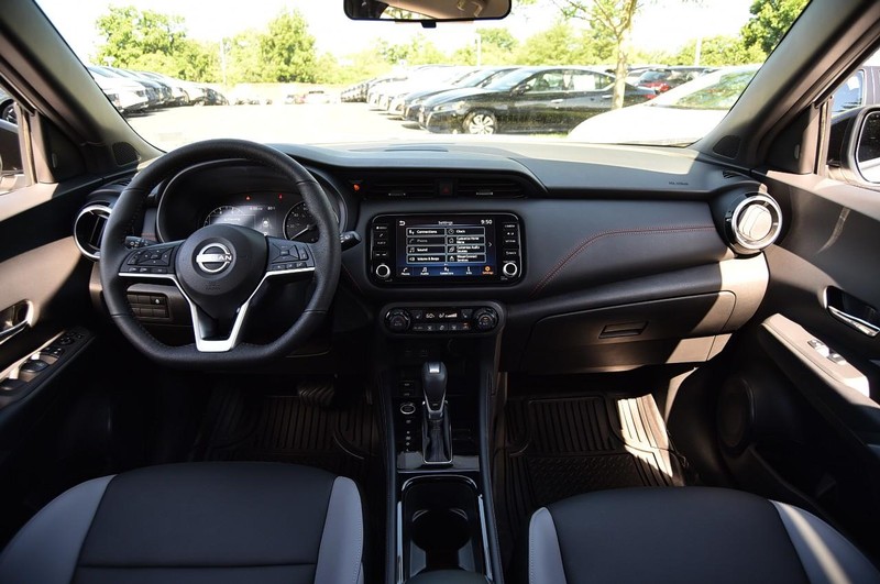 Nissan Kicks Vehicle Image 08