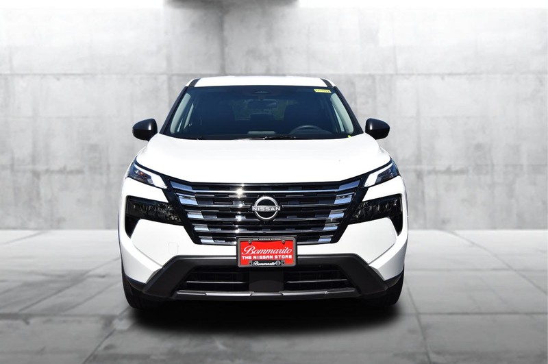 Nissan Rogue Vehicle Image 04