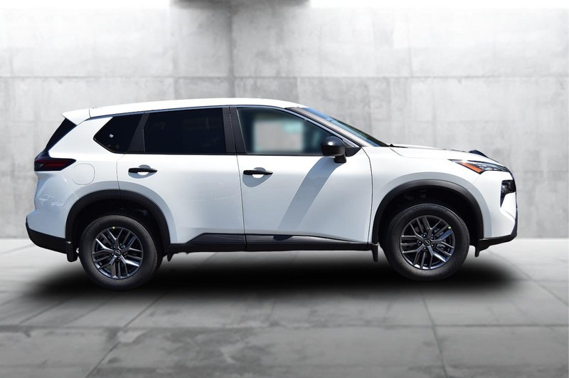 Nissan Rogue Vehicle Image 05