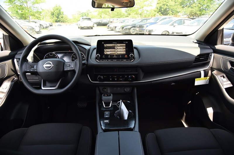 Nissan Rogue Vehicle Image 08