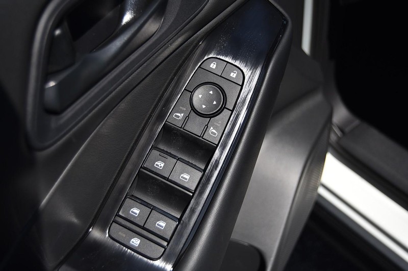 Nissan Rogue Vehicle Image 09
