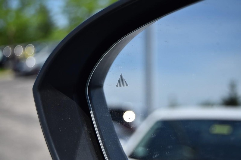 Nissan Rogue Vehicle Image 10