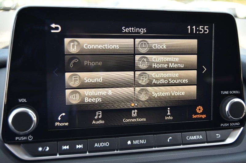 Nissan Rogue Vehicle Image 14
