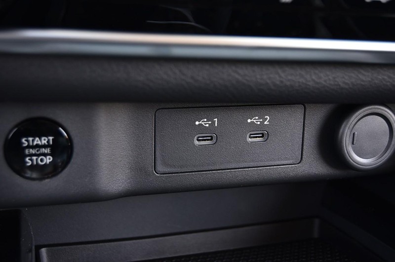 Nissan Rogue Vehicle Image 16