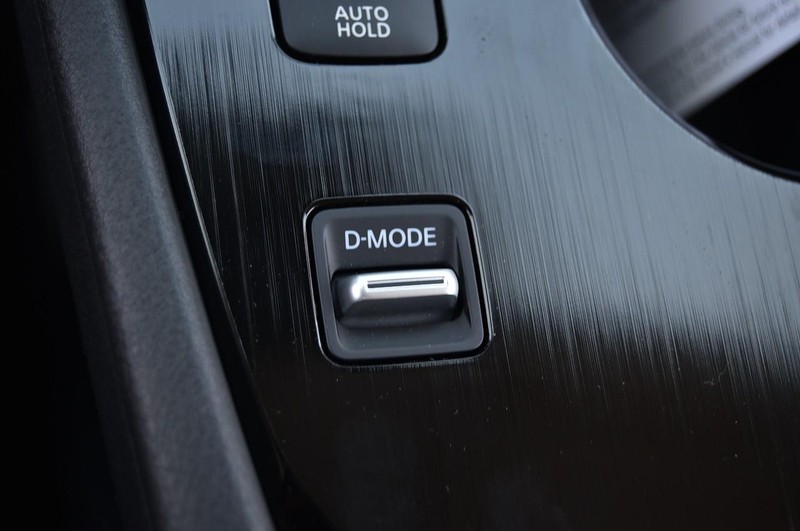 Nissan Rogue Vehicle Image 17