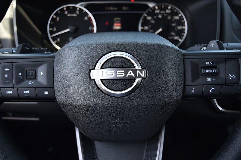 Nissan Rogue Vehicle Image 18