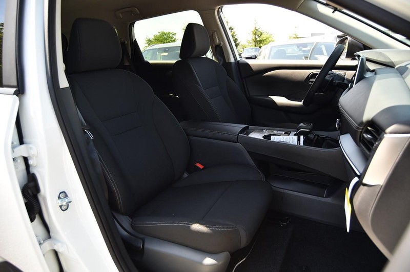 Nissan Rogue Vehicle Image 20