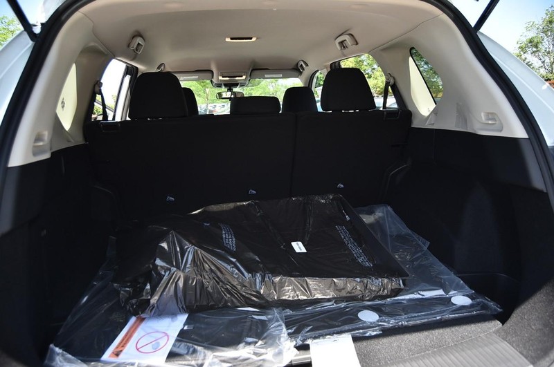 Nissan Rogue Vehicle Image 23