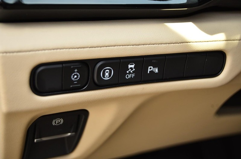 Acura MDX Vehicle Image 13