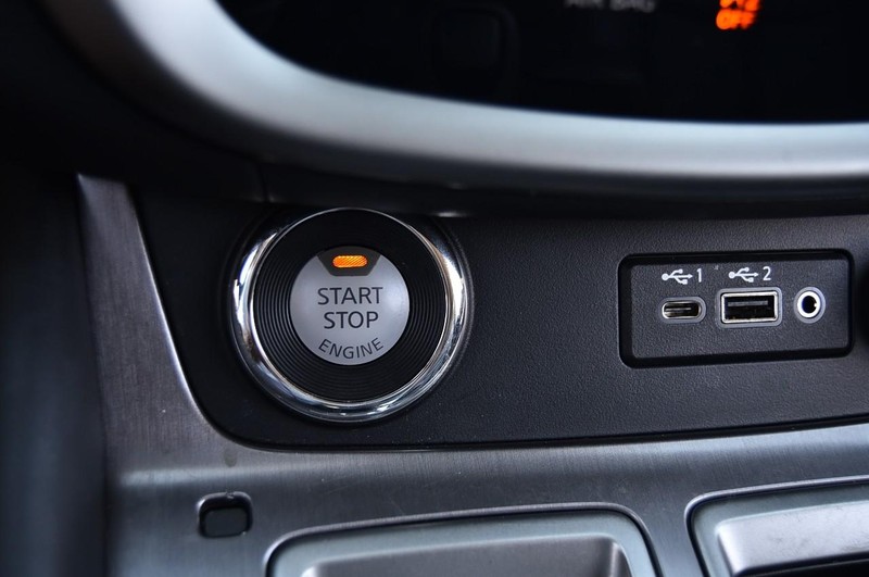 Nissan Murano Vehicle Image 17
