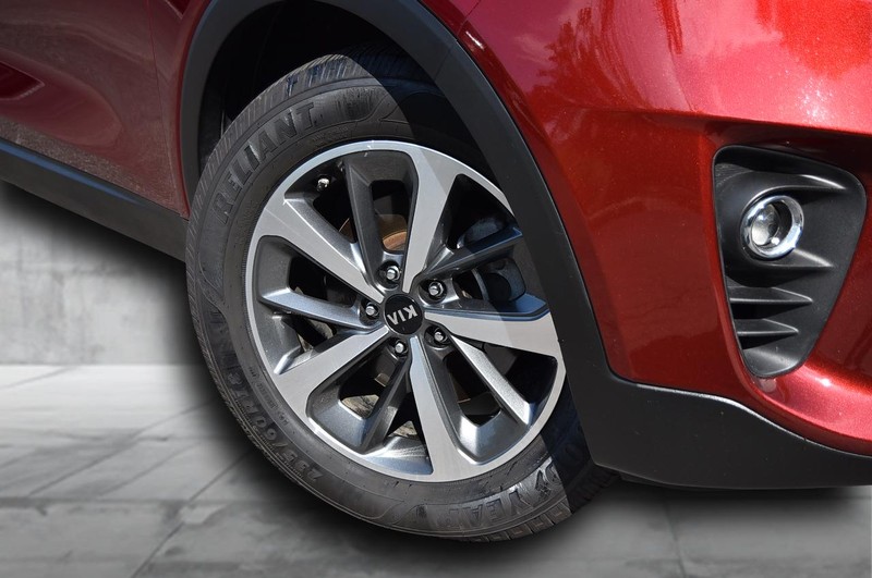 Kia Sorento Vehicle Image 03