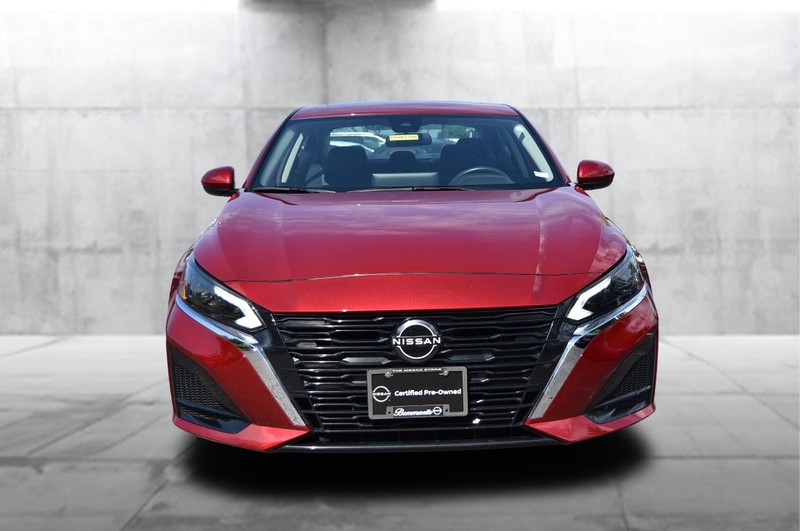 Nissan Altima Vehicle Image 04