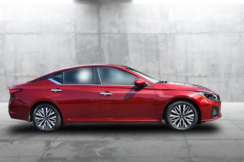 Nissan Altima Vehicle Image 05
