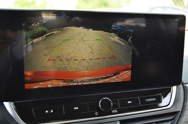 Nissan Altima Vehicle Image 13