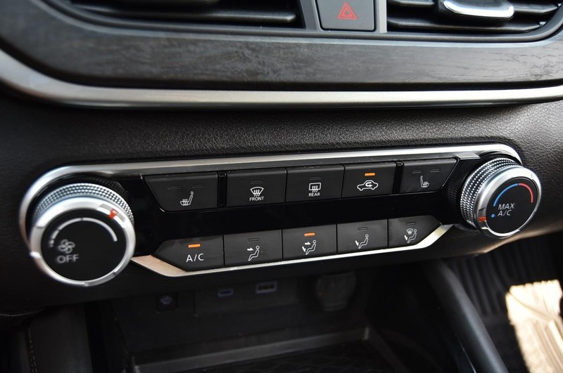 Nissan Altima Vehicle Image 15