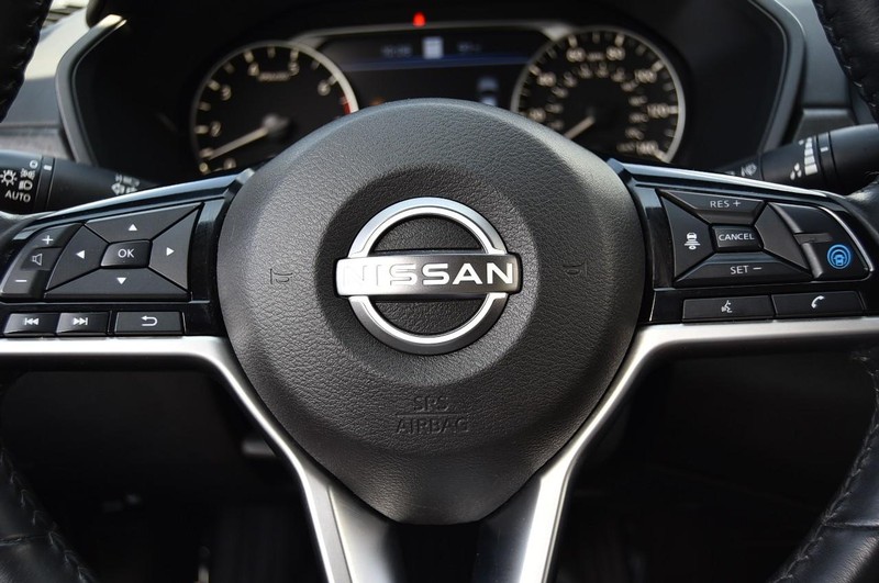 Nissan Altima Vehicle Image 18