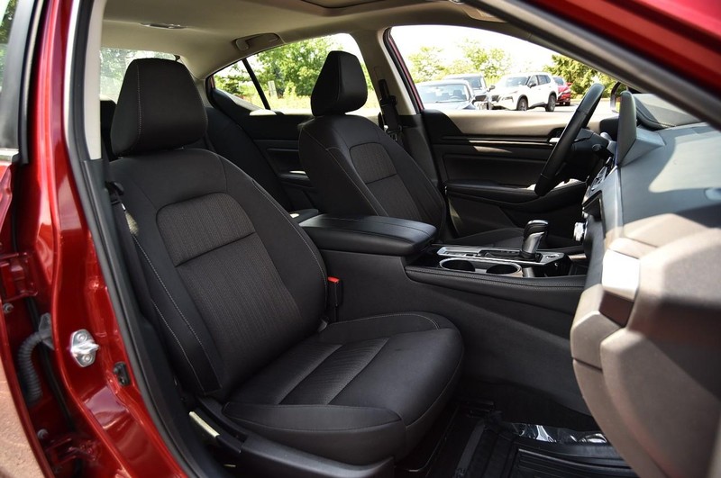 Nissan Altima Vehicle Image 20