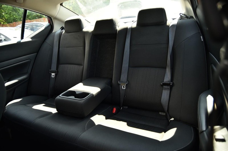 Nissan Altima Vehicle Image 22