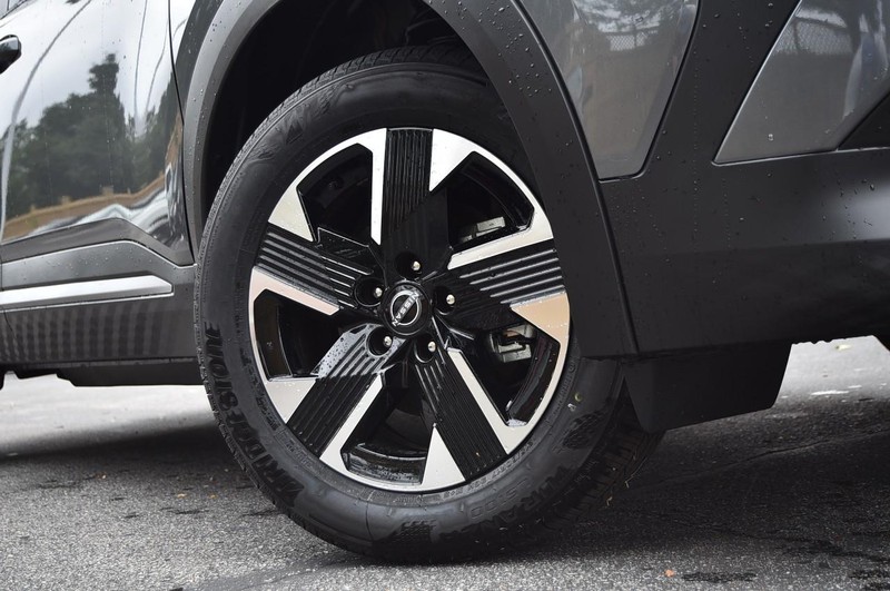 Nissan Kicks Vehicle Image 03