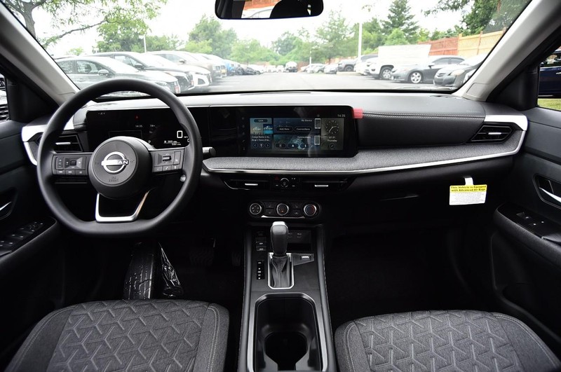 Nissan Kicks Vehicle Image 08