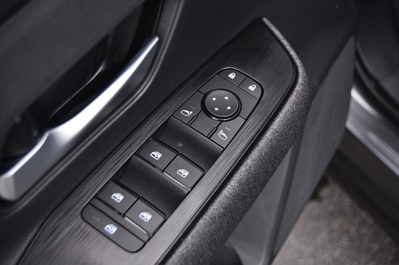 Nissan Kicks Vehicle Image 09