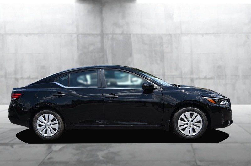 Nissan Sentra Vehicle Image 05