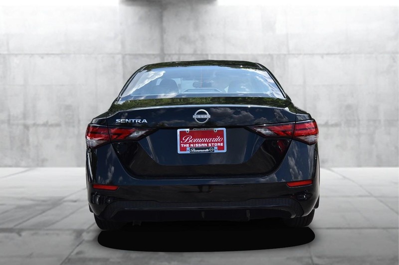 Nissan Sentra Vehicle Image 06